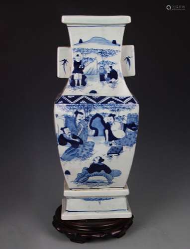 BLUE AND WHITE LANDSCAPING PATTERN VASE