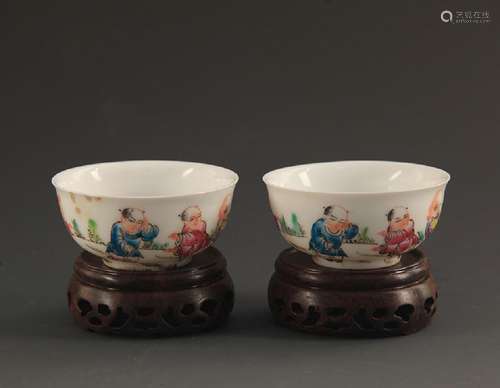 PAIR OF FAMILLE ROSE BOY PLAYING PATTERN CUP