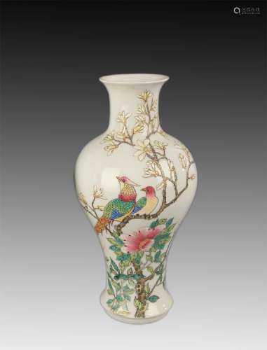 A FAMILLE ROSE PEONY AND BIRD PATTERN VASE