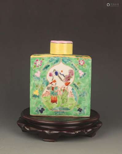 A FINELY PAINTED FAMILLE-ROSE PORCELAIN TEA JAR