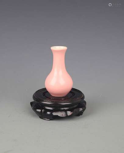 A LIGHT PINK COLOR PORCELAIN SMALL JAR