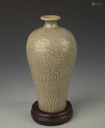 A YAO ZHOU YAO KILN FLOWER CARVING VASE