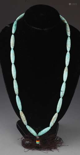 A FINE TURQUOISE STONE NECKLACE