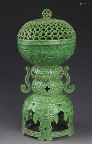 A FINE GREEN COLOR PORCELAIN AROMATHERAPY