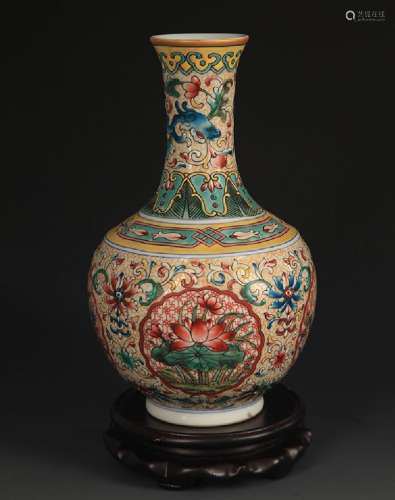 A ENAMEL COLOR LOTUS PATTERN DECORATIONAL VASE