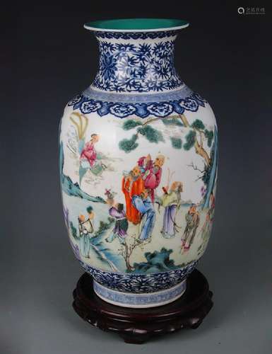 BLUE AND WHITE FAMILLE ROSE DECORATIONAL VASE