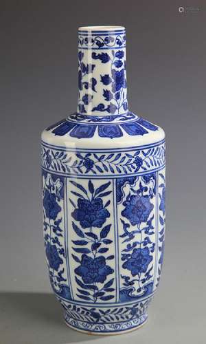 BLUE AND WHITE FLOWER PORCELAIN MALLET VASE