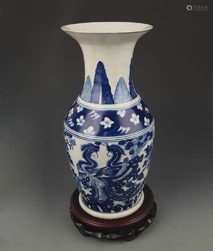 BLUE AND WHITE PEONY PATTERN DECORATIONAL VASE