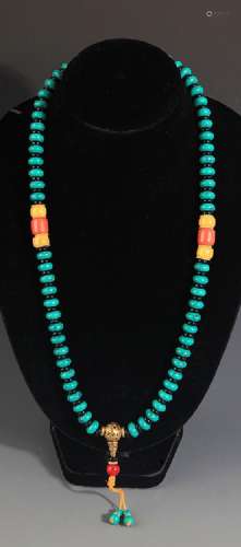 A FINE TURQUOISE STONE NECKLACE