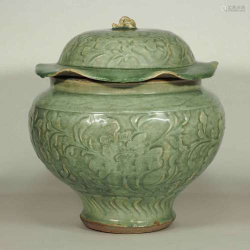 Large Longquan Lidded Jar with Carved Peony. Early Yuan Dynasty