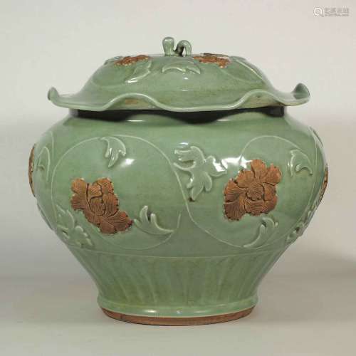 Longquan Lidded Jar with Biscuit-Decorated Peony, Yuan-early Ming Dynasty