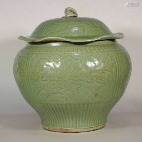 Large Longquan Celadon Lidded Jar with Carved Design, Yuan Dynasty