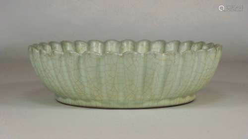 Chrysanthemum-Shaped Crackled Washer, Southern Song Dynasty