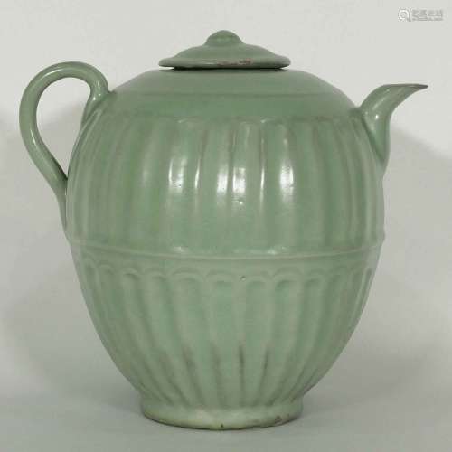 Longquan Fluted Ewer with Lid, late Southern Song Dynasty.