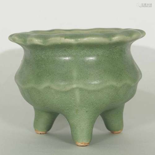 Longquan Foliated-Rim Tripod Censer, mid Ming Dynasty