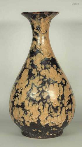 Jizhou Yuhuchun Vase with Tortoise-Shell, Southern Song Dynasty.