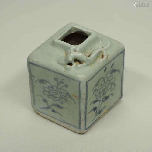 Square Jarlet with Single Dragon, Yuan Dynasty
