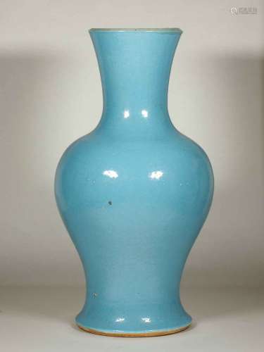 Blue Monochrome Crackled Vase, late Ming Transitional