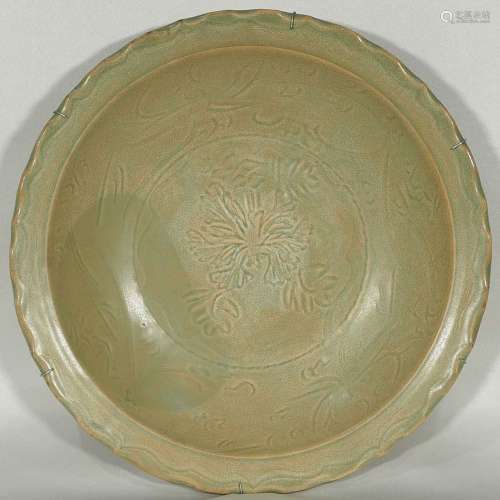 Longquan Charger with Peony, early Ming Dynasty