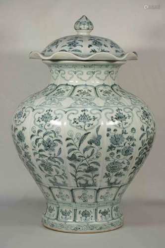 Large Lidded Lobed Jar with Floral Design, Hongwu, Ming Dynasty