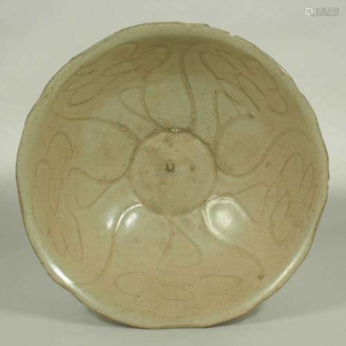 Yue Celadon Bowl with Incised Design, Song Dynasty