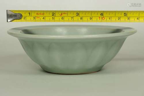 Longquan Bowl with Twin Fish and Lotus Design, Southern Song Dynasty