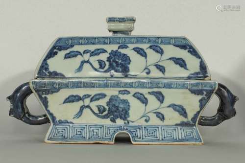 Fang Yi'-Form Box with Flower, Yongle, Ming Dynasty