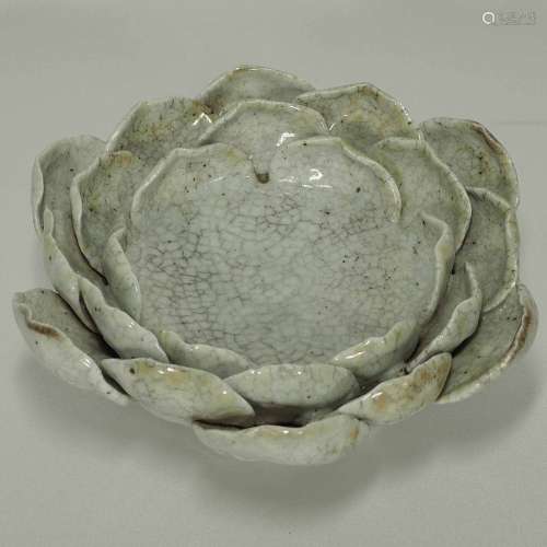 Crackled Lotus-Form Stand, Song Dynasty