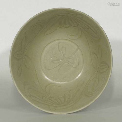 Large Yue Celadon Bowl with Incised Design, Ming Dynasty