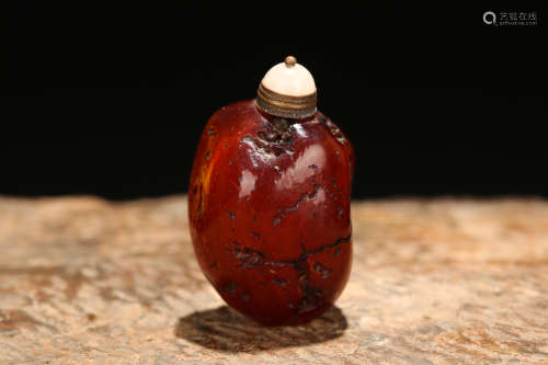 A Chinese Carved Amber Snuff Bottle