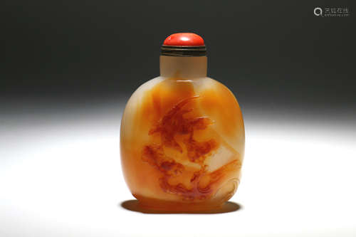 A Chinese Carved Agate Snuff Bottle