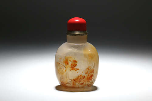 A Chinese Carved Agate Snuff Bottle