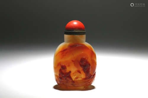 A Chinese Carved Agate Snuff Bottle