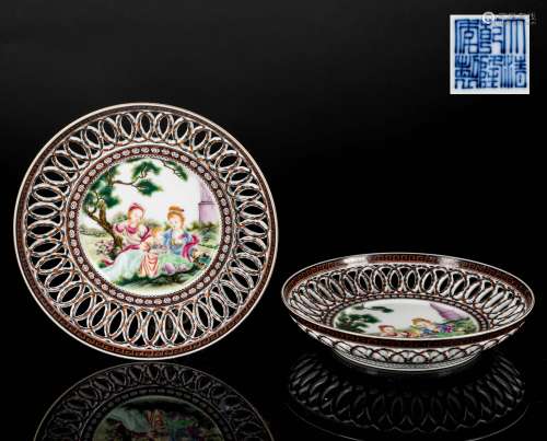 18th Chinese Antique Export Pair of Qianlong Mark Dishes