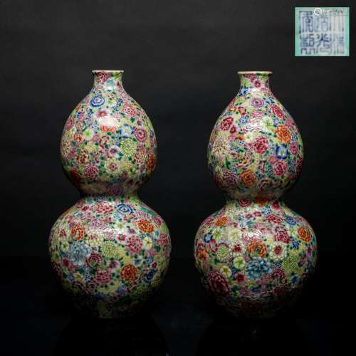 19th Antique Pair of Thousand Flowers Vase