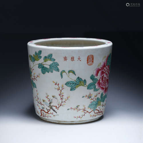 CHINESE FAMILLE ROSE PORCELAIN PLANTER'S POT