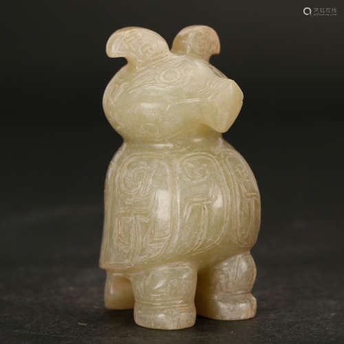 CHINESE ARCHAIC JADE BEAST