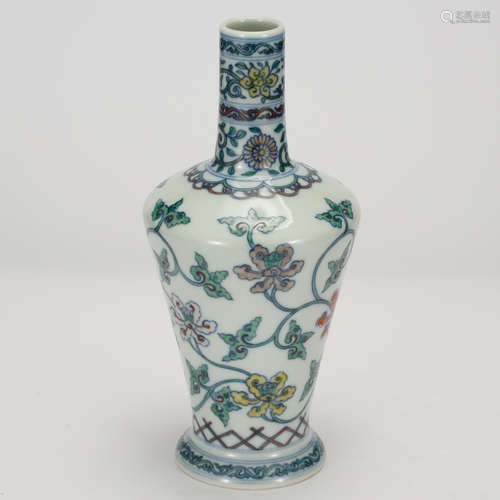 CHINESE DOUCAI PORCELAIN FOLIAGE VASE