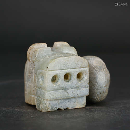 CHINESE ARCHAIC JADE BEAST