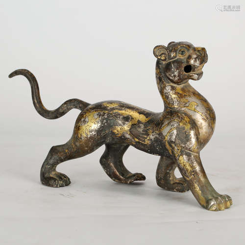 CHINESE ARCHAIC STYLE GILT BRONZE COUGAR