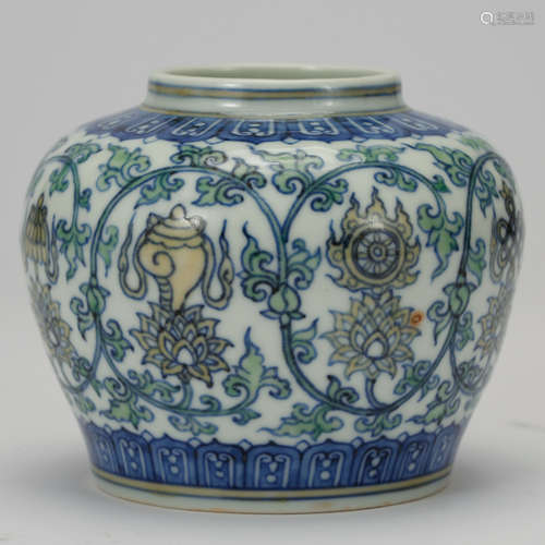 CHINESE BLUE AND WHITE PORCELAIN JAR