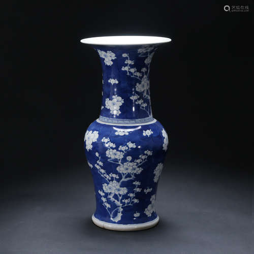 CHINESE BLUE AND WHITE YEN YEN VASE