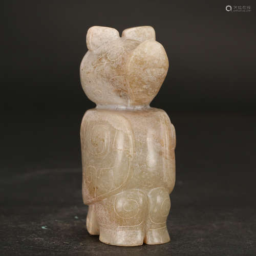 CHINESE ARCHAIC JADE FIGURINE