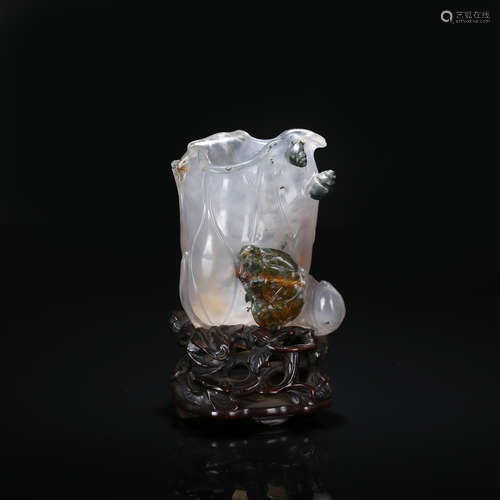 CHINESE AGATE CARVED FLOWER VASE