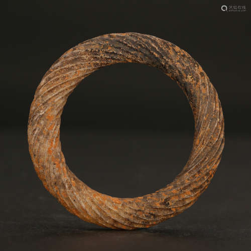CHINESE ARCHAIC STYLE JADE TWISTED BANGLE