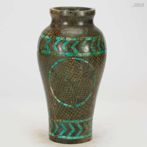 CHINESE ARCHAIC STYLE JADE VASE