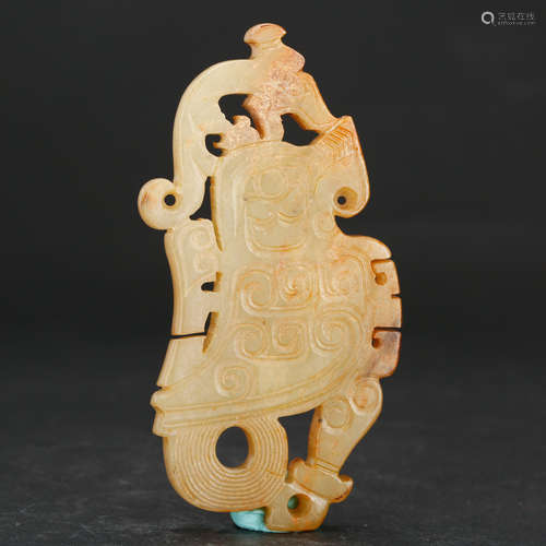 CHINESE ARCHAIC STYLE JADE PENDANT