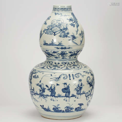 CHINESE BLUE AND WHITE PORCELAIN VASE