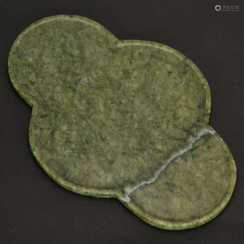 CHINESE SPINACH JADE LOBBED SHAPE PLATE