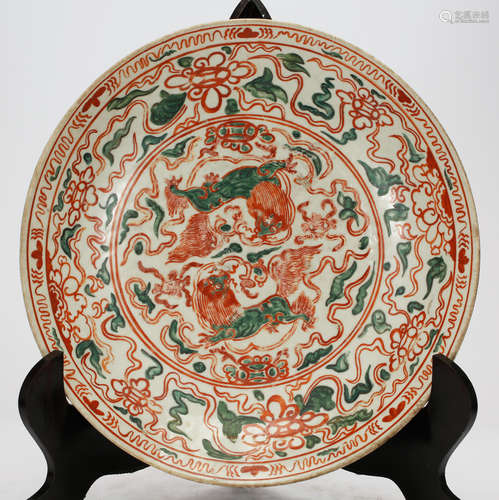 CHINESE RED AND GREEN GLAZED PORCELAIN PLATE